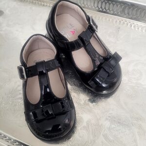 Little Girl's Black Patent Mary Janes By Sole Play, Size 5